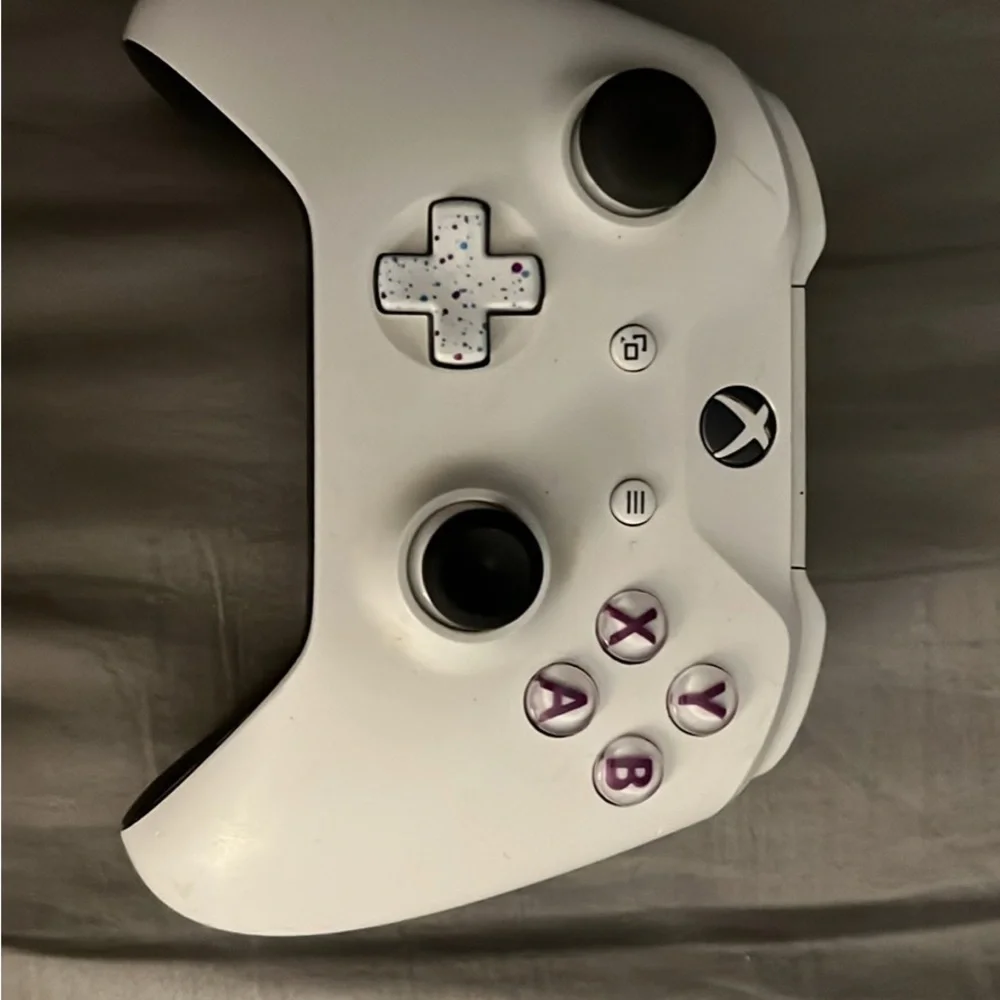 Xbox One X 1TB Console NBA 2K20 Special Edition White with Controller